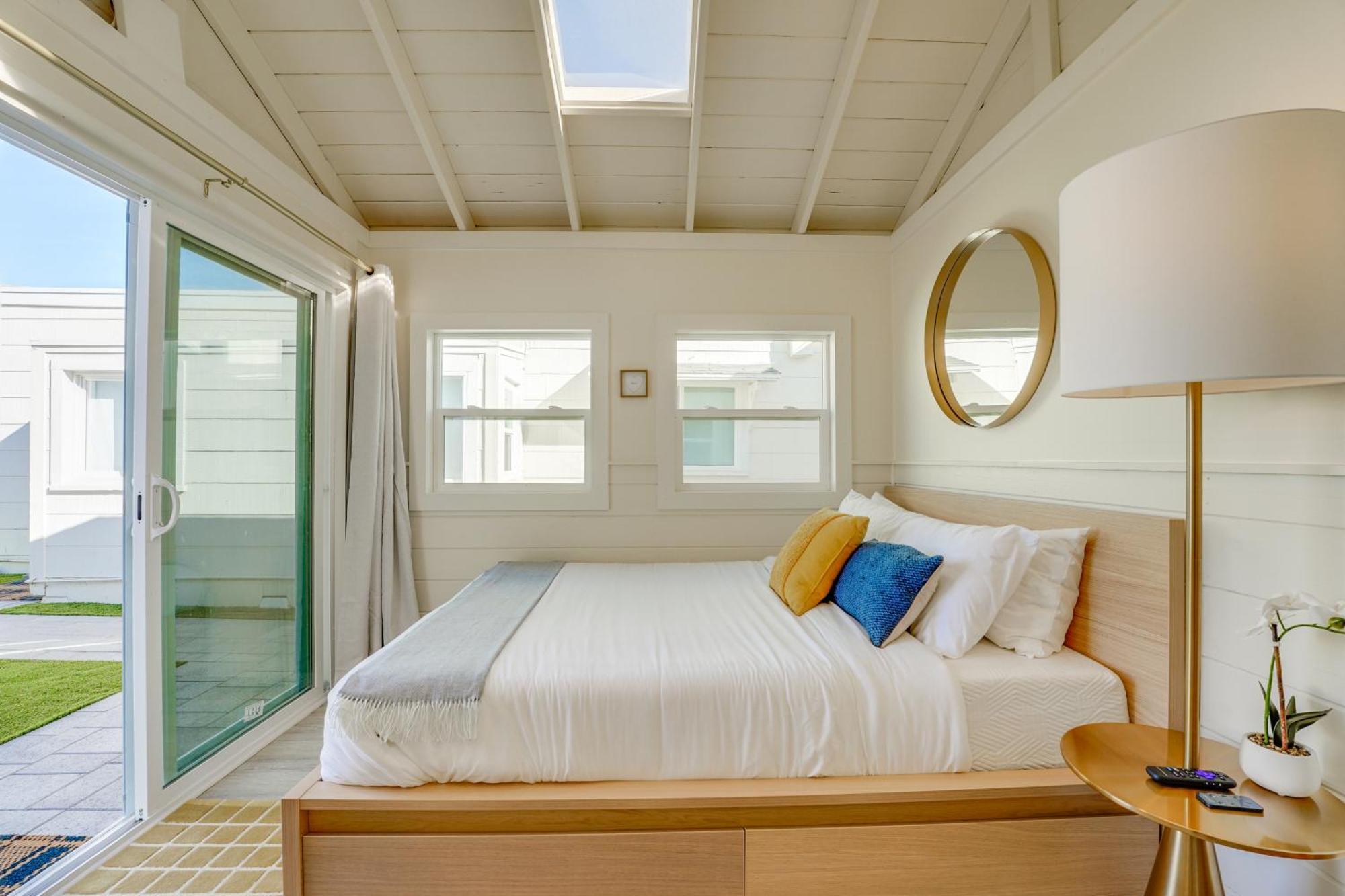 Sunset Cliffs Oceanfront Casita W Fast Wifi, Large Outdoor Space & Ocean Breeze! Holiday home San Diego
